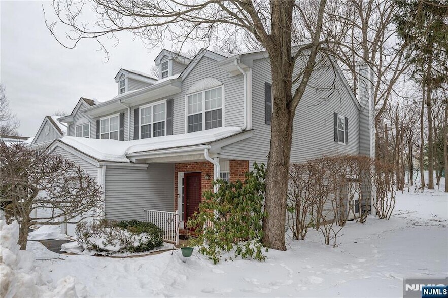 63 Hickory Way in Mount Arlington, NJ - Foto de edificio