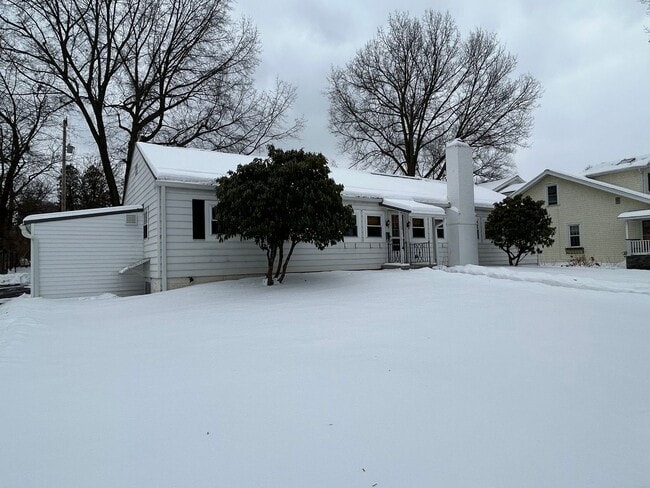 220 Ridge Ave in State College, PA - Building Photo - Building Photo
