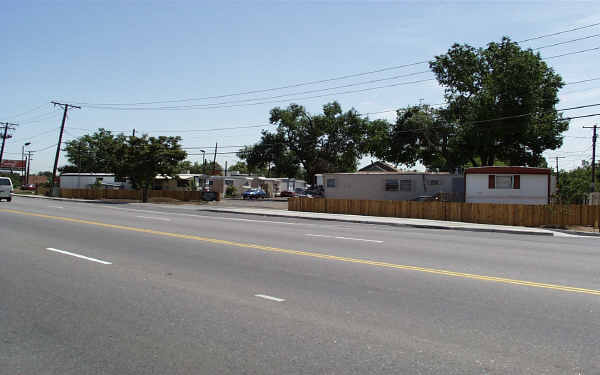 The Derby Mobile Home Park in Commerce City, CO - Foto de edificio