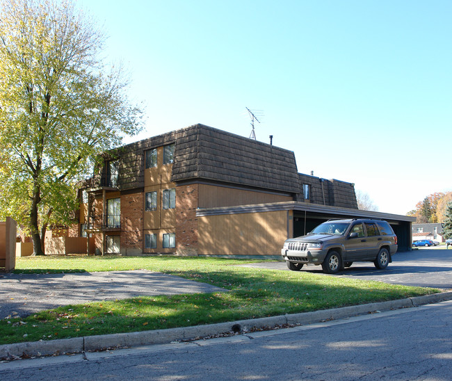 91 Lemans Dr in Youngstown, OH - Building Photo - Building Photo