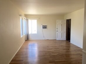 327 N Mariposa Ave, Unit 3 in Los Angeles, CA - Building Photo - Building Photo