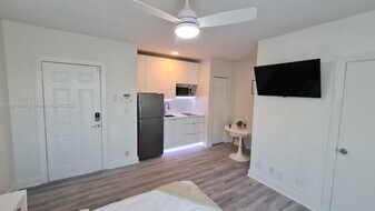 7325 Carlyle Ave in Miami Beach, FL - Building Photo