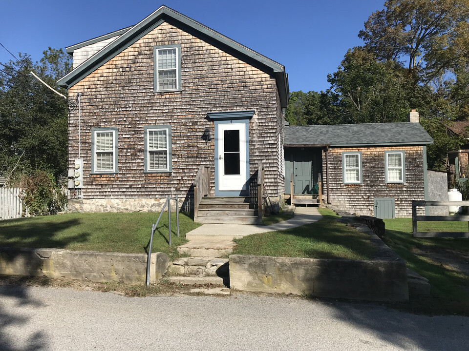 4 Tanyard in Chepachet, RI - Foto de edificio