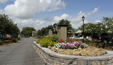 The Gates on Manhattan in Harvey, LA - Building Photo - Building Photo