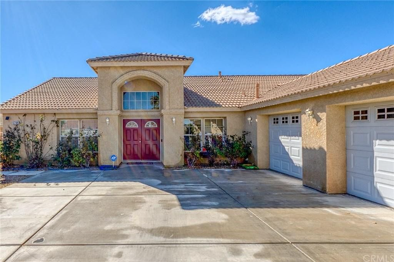 57185 Selecta Ave in Yucca Valley, CA - Foto de edificio