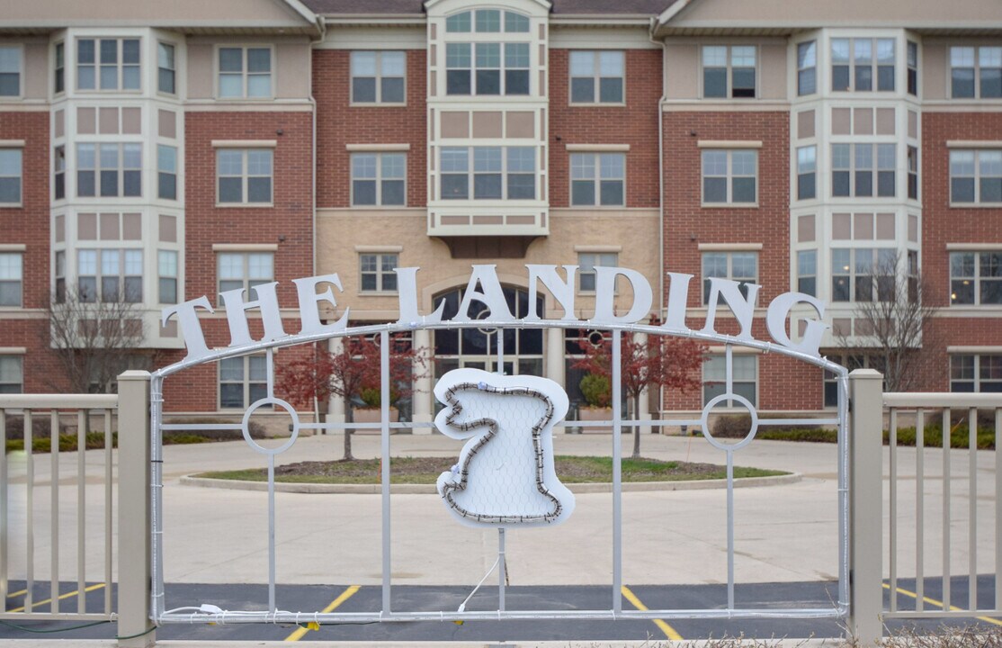 4130 S Lake Dr in St. Francis, WI - Building Photo