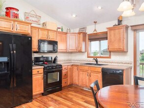 3300 E Brewster St in Sioux Falls, SD - Building Photo - Building Photo