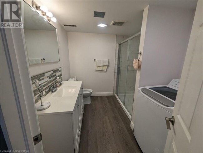 property at 510 Oakridge Pl