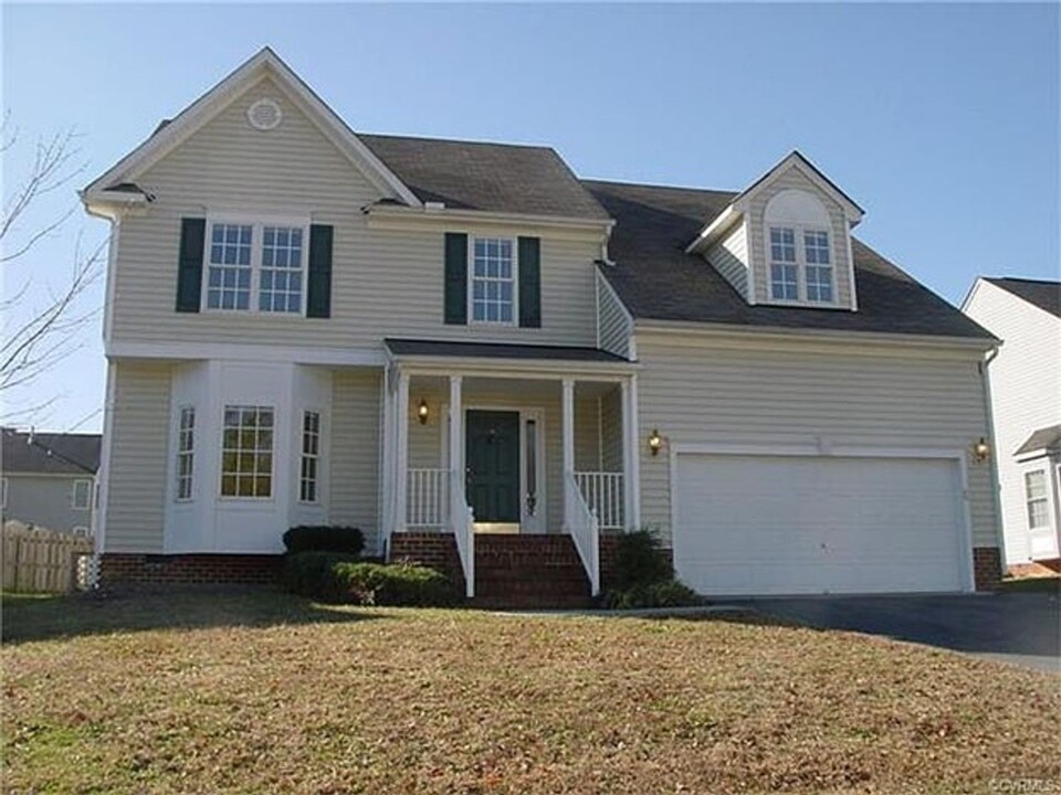 10705 Peterfield Ln in Glen Allen, VA - Foto de edificio