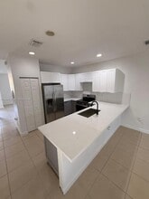 8922 W 35th Way in Hialeah, FL - Building Photo - Building Photo