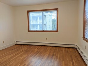 322 Lowell St, Unit 1 in Somerville, MA - Building Photo - Building Photo