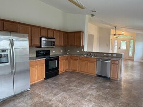 1018 Gentry Dr in Leander, TX - Building Photo - Building Photo