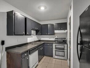 370 Wallace Rd, Unit D17 in Nashville, TN - Building Photo - Building Photo