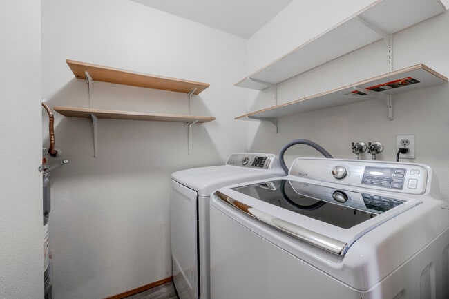 Alameda West Apartments in Fircrest, WA - Foto de edificio - Interior Photo