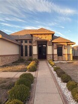 20 River Crest St in Rio Grande City, TX - Building Photo