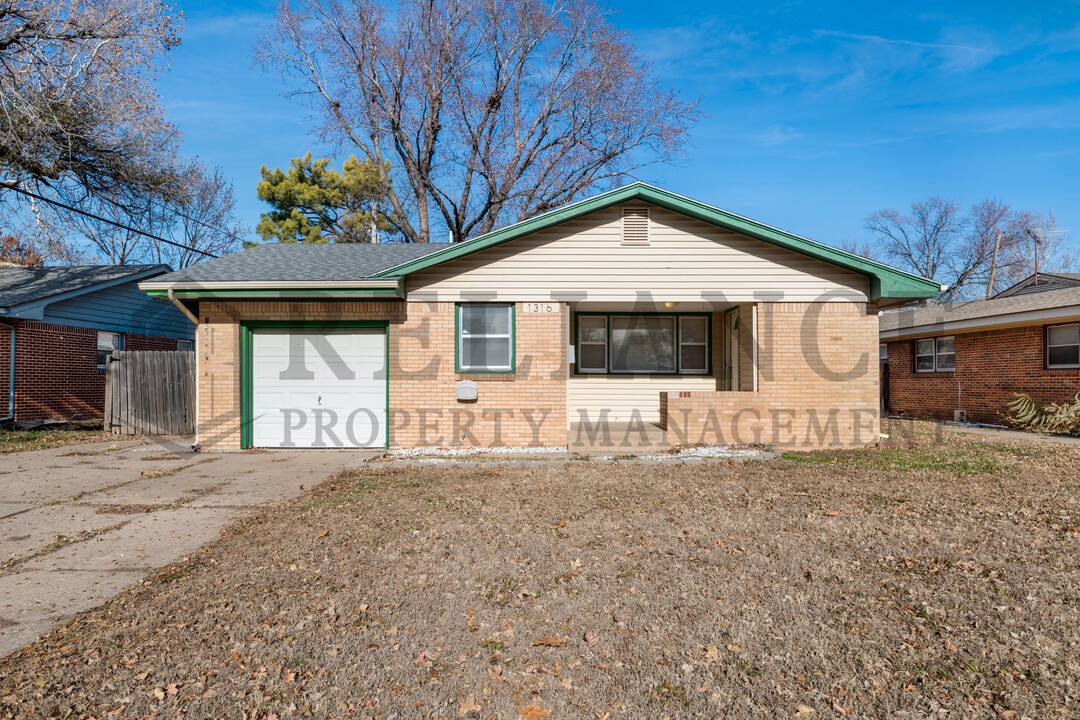 1316 W 29th St S in Wichita, KS - Building Photo