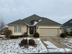 8047 Laurel Park Ln in East Amherst, NY - Building Photo