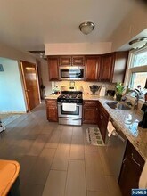 106 Rochelle Pkwy in Saddle Brook, NJ - Foto de edificio - Building Photo