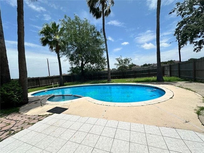 7412 N 19th St in McAllen, TX - Building Photo - Building Photo