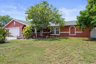 4928 Marbella Rd N in West Palm Beach, FL - Building Photo