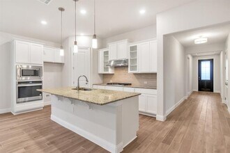 210 Gulfton St in Lakeway, TX - Building Photo - Building Photo