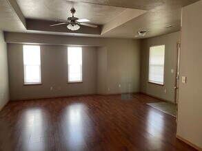 184 W Nicholas St in Republic, MO - Foto de edificio - Building Photo