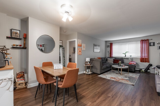 property at 607 W Wrightwood Ave