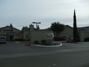 Vizcaya Apartments in Santa Maria, CA - Building Photo - Building Photo