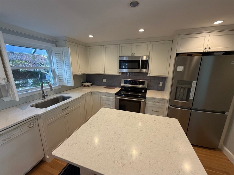 63 Hackensack Rd in Boston, MA - Building Photo
