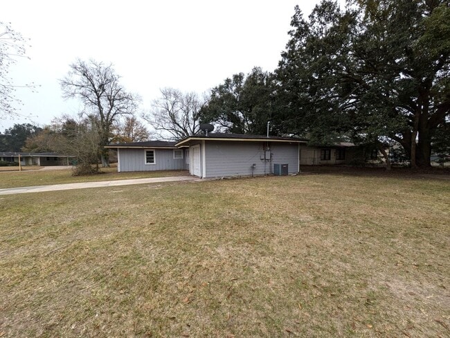 302 Bridal Wreath Ave in Orange, TX - Building Photo - Building Photo