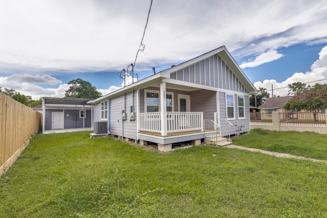 332 Zoe St in Houston, TX - Building Photo