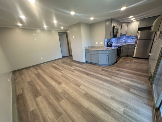 355 Long Hill Rd in Groton, CT - Building Photo - Building Photo