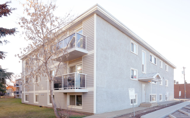 Bonnie Doon Place in Edmonton, AB - Building Photo - Building Photo