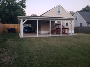 2584 Greenup Rd in Louisville, KY - Building Photo - Building Photo