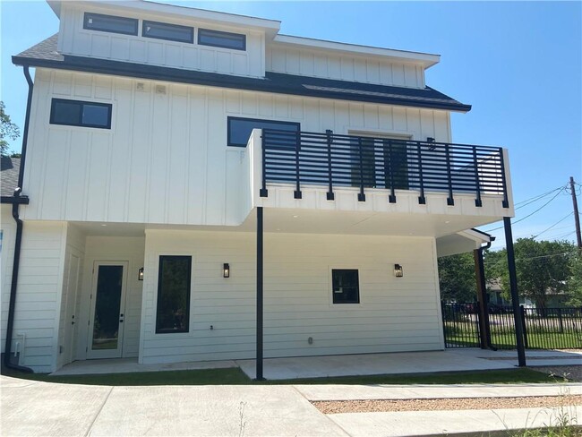 907 E 44th St in Austin, TX - Building Photo - Building Photo