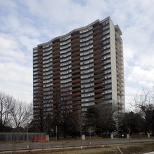 3151 Bridletowne Cir in Toronto, ON - Building Photo - Building Photo