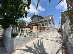 Coronado in Los Angeles, CA - Foto de edificio - Building Photo