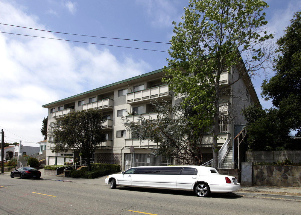 Bret Harte Apartments in Oakland, CA - Building Photo