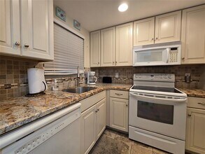 1161 Hillsboro Mile in Hillsboro Beach, FL - Building Photo - Building Photo