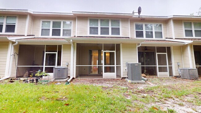 3541 Twisted Tree Ln