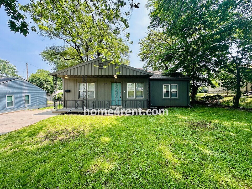 1205 N 39th St in Kansas City, KS - Building Photo