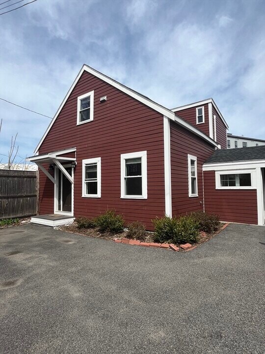 223 Boston St in Boston, MA - Building Photo