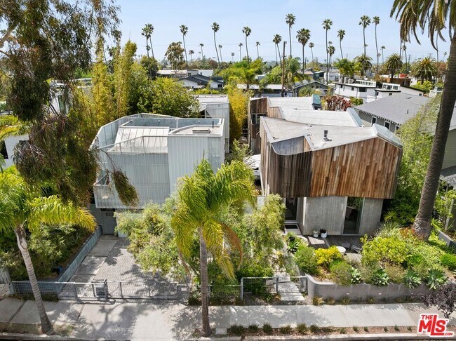 825 Palms Blvd in Los Angeles, CA - Building Photo - Building Photo