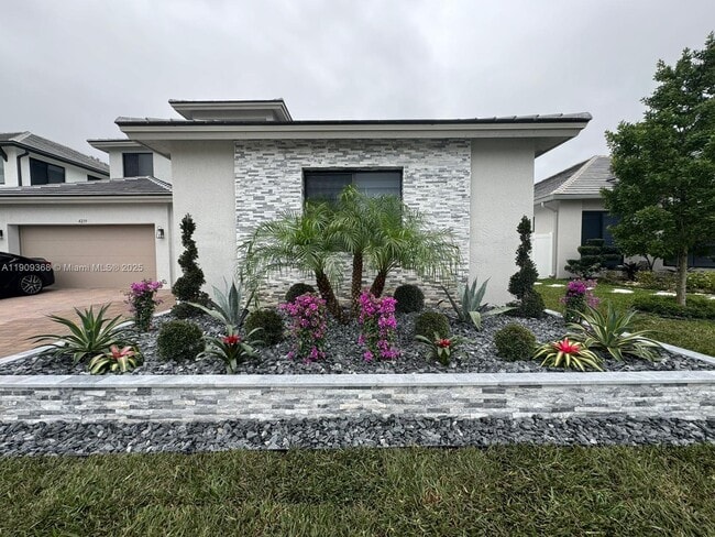 4239 SW 176th Ave in Miramar, FL - Building Photo - Building Photo