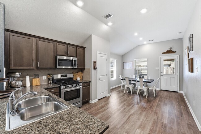 16119 Barge Way in Crosby, TX - Building Photo - Building Photo