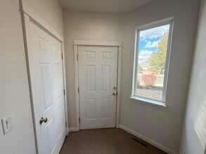 2636 SW Cascade Mountain Ln in Redmond, OR - Building Photo - Building Photo