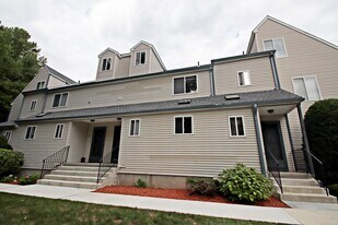 34 Ivy Grove Ct in Shelton, CT - Building Photo