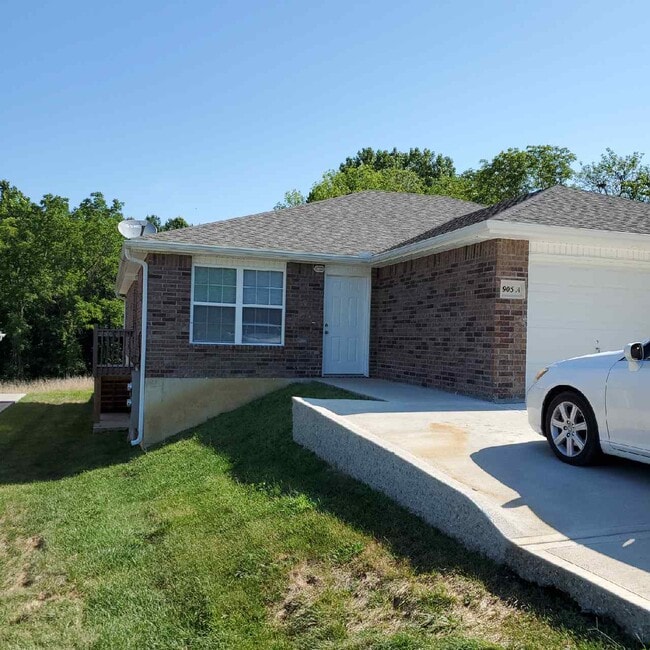 905 W Gay St in Warrensburg, MO - Building Photo - Building Photo