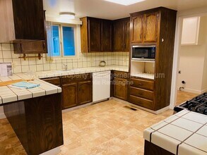 1055 W Fremont Ave in Fresno, CA - Building Photo - Building Photo