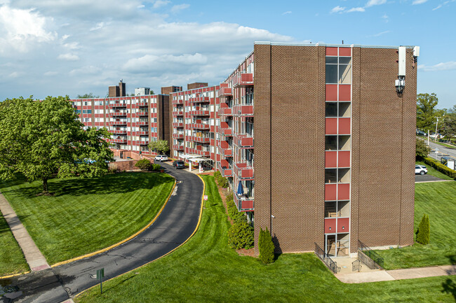 Park Ridge Condominiums in Wethersfield, CT - Building Photo - Building Photo